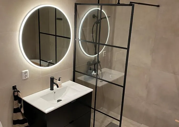 Familyhome For 8 People - 4 Bedrooms - 10min From Center Lägenhet *